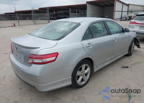 2011 Toyota Camry Base z USA, uszkodzony, nr VIN 4T1BF3EK8BU664931